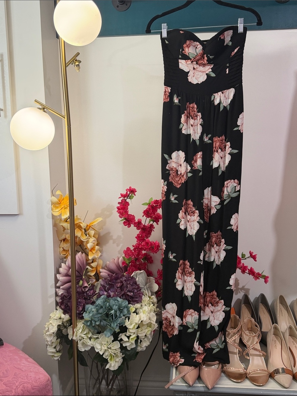 Band of Gypsies Black Strapless Floral Maxi Romper
♥️🛍️